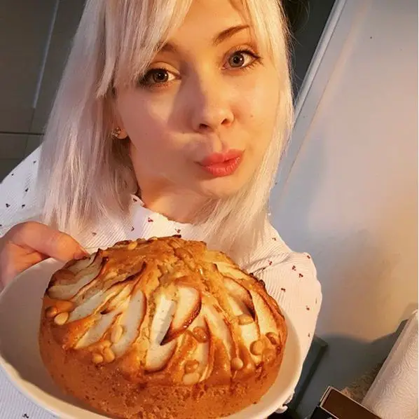 Cherry English Wiki, Bio, Age, Height, Net Worth 2 Cherry English Wiki, Bio, Age, Height, Net Worth 1