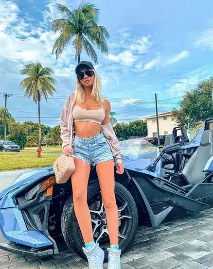 Alexa Collins Age, Net Worth, Boyfriend, Wiki, Bellazon 2 Alexa Collins Net Worth