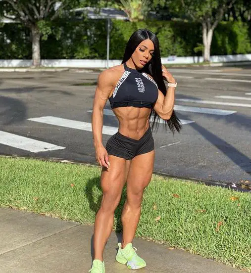 Yarishna Ayala Height