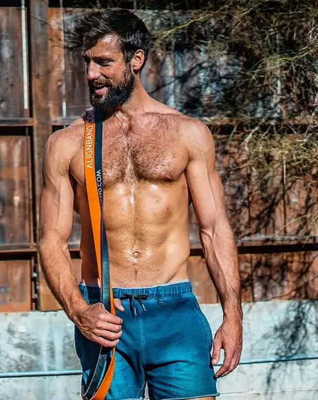 Aaron Alexander Age, Birthday, Net Worth, Wife, Bio, Wiki 1 Aaron Alexander Age