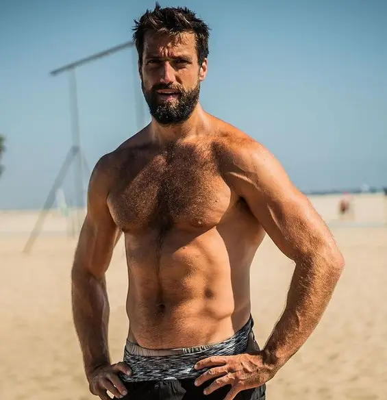 Aaron Alexander Age, Birthday, Net Worth, Wife, Bio, Wiki 2 Aaron Alexander Birthday