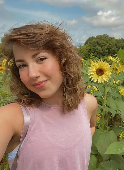 Alice Klomp Age, Net Worth, Height, Singing, Parents, Bio 1 Alice Klomp Age