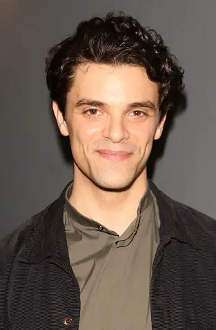 Jacob Fortune-lloyd Age, Wife, Wiki, Ethnicity, Family, Bio 1 Jacob Fortune-lloyd Age
