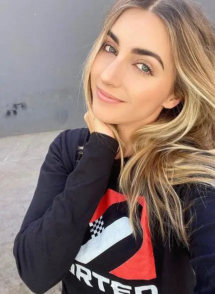 Emelia Hartford Age, Net Worth, Height, Father 1 Emelia Hartford Age