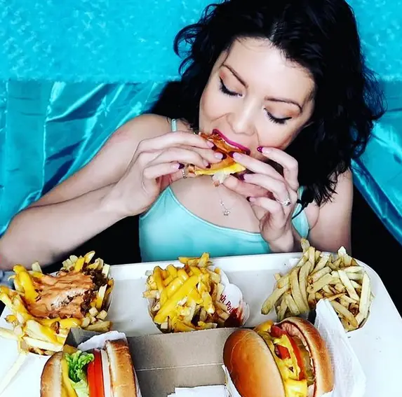 Star Brady (Divine Munchies) Age, Husband Patrick, Wiki, Bio 2 Star Brady (Divine Munchies) Instagram